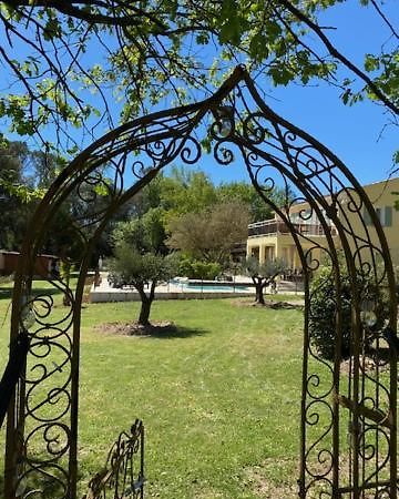 Bed and Breakfast L'Eveil En Provence Entrecasteaux Zewnętrze zdjęcie