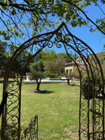 Bed and Breakfast L'Eveil En Provence Entrecasteaux Zewnętrze zdjęcie